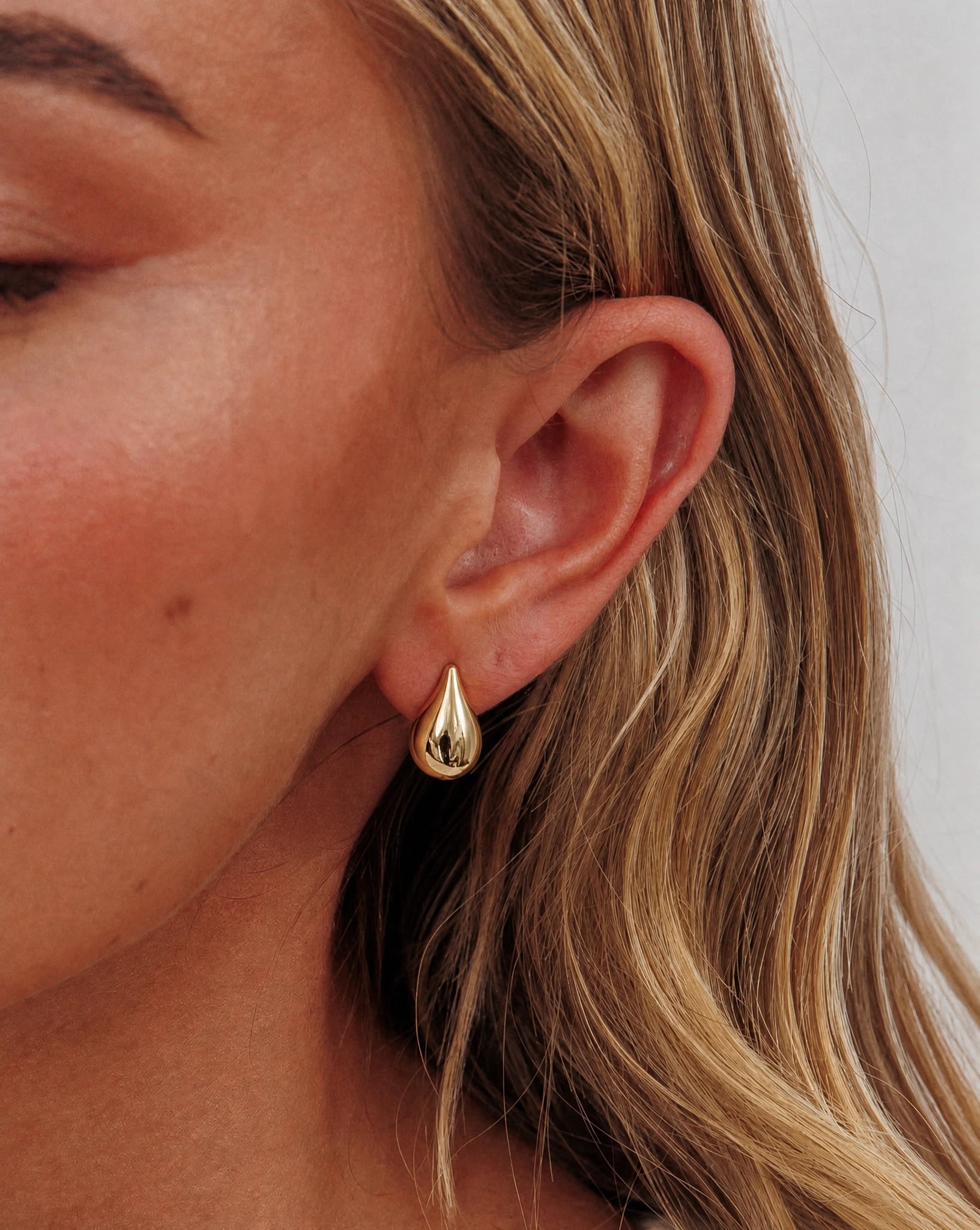 Lova Earrings